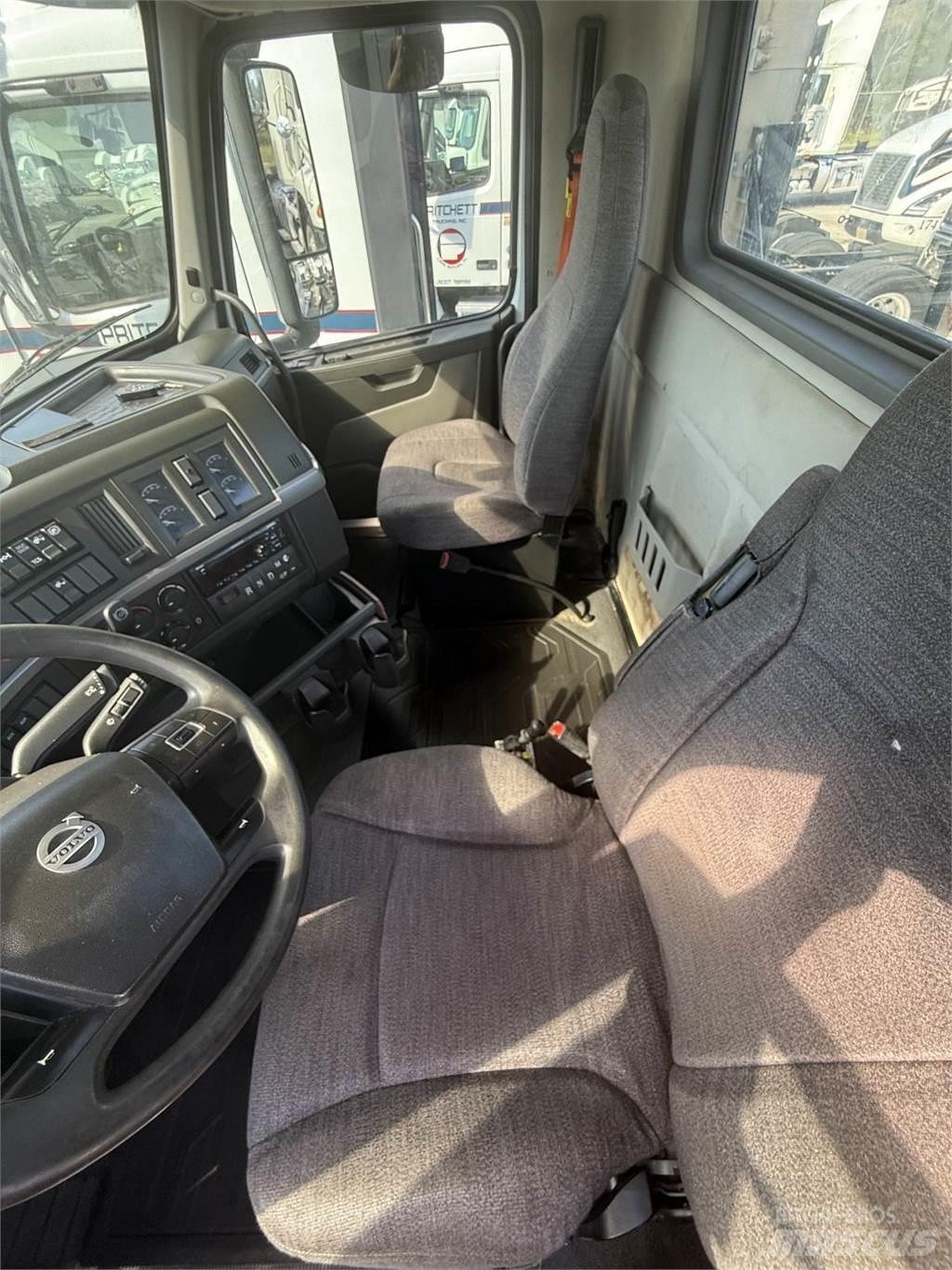 Volvo VNR64T300 Тягачі