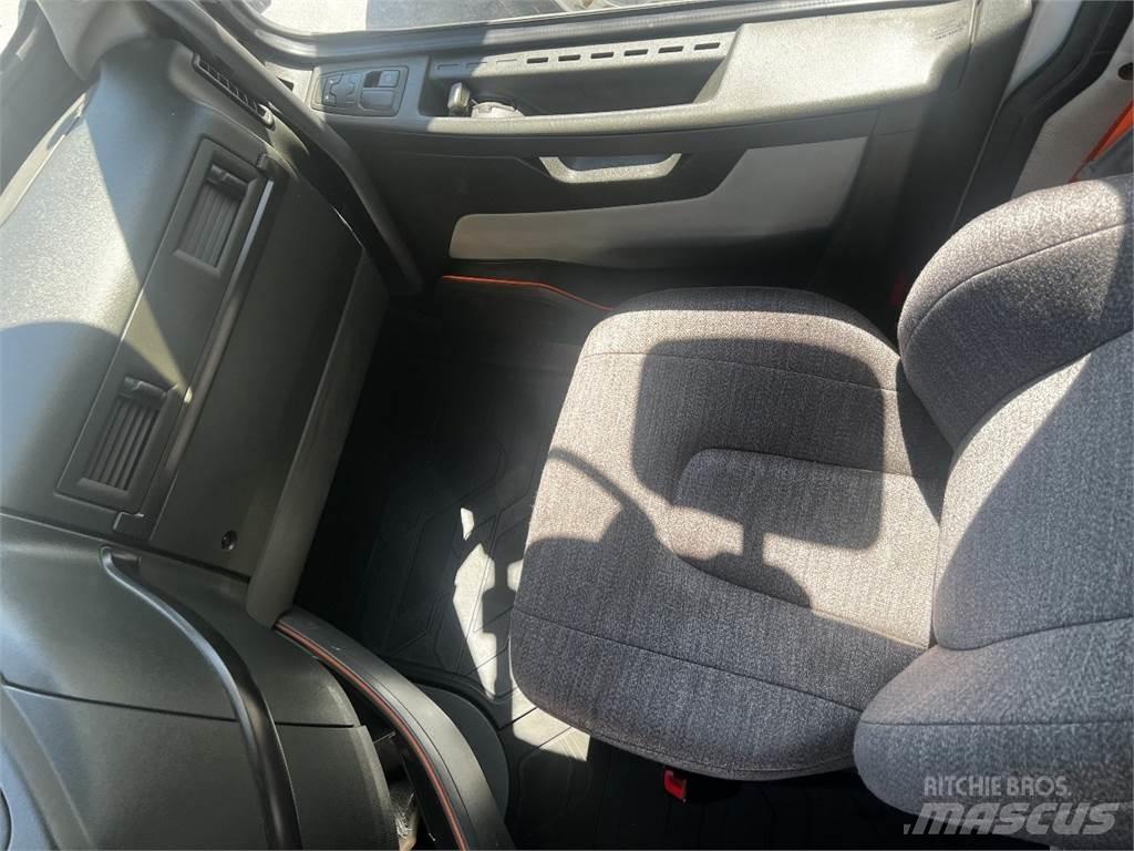 Volvo VNR64T640 Тягачі