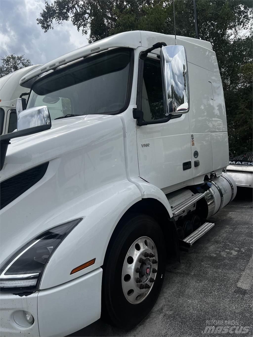 Volvo VNR64T640 Тягачі
