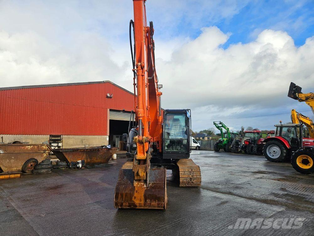 Hitachi ZX135 Гусеничні екскаватори