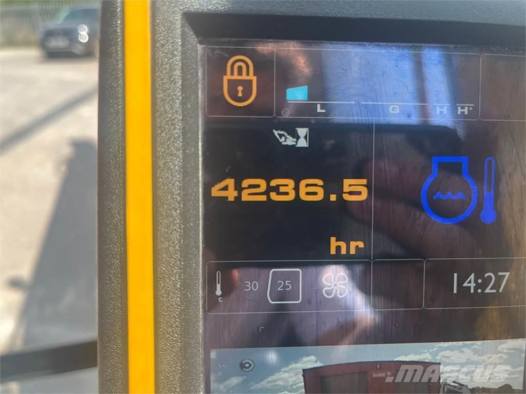 JCB JS130 LC Гусеничні екскаватори