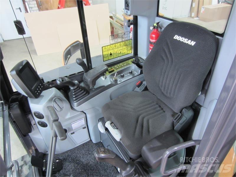 Develon DX27z-7 Міні-екскаватори < 7т