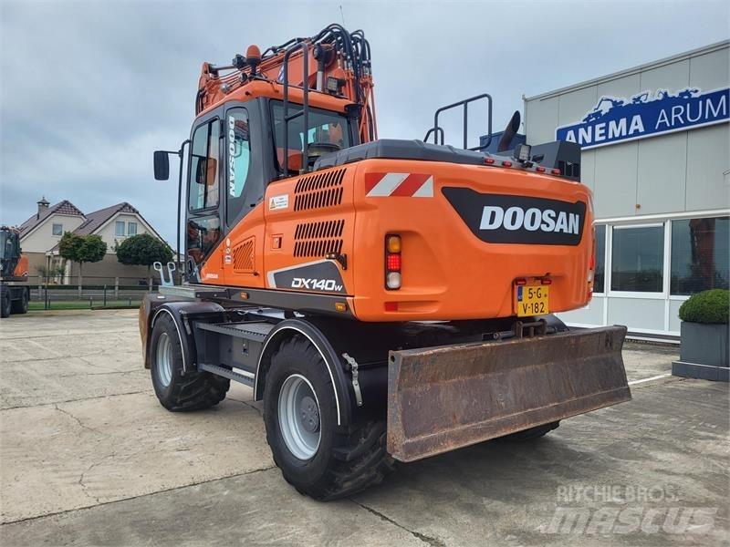 Doosan DX140W-5 Колісні екскаватори