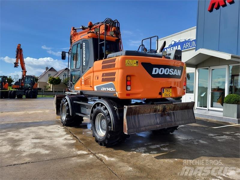 Doosan DX140W-5 Колісні екскаватори