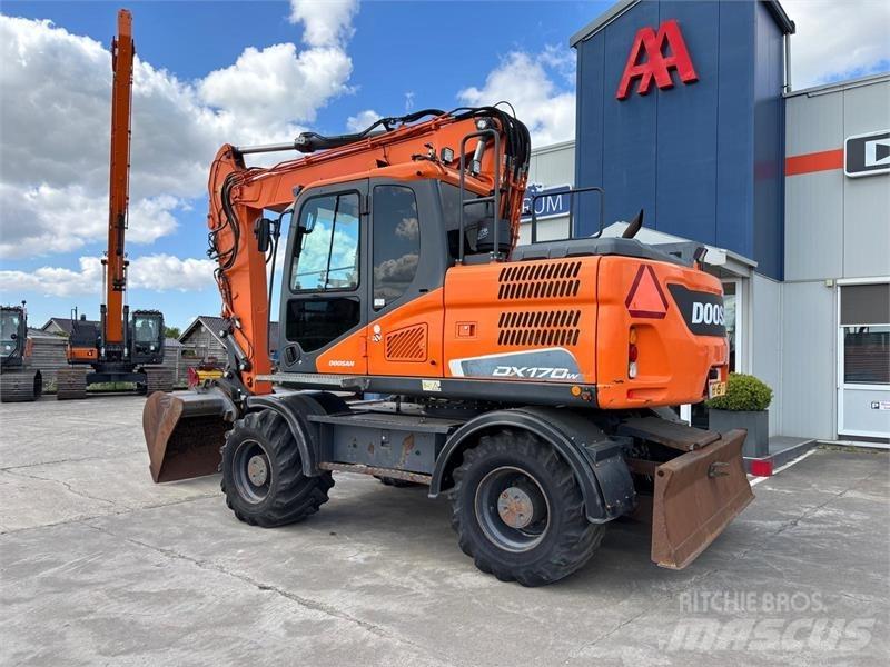 Doosan DX170W-5 Колісні екскаватори