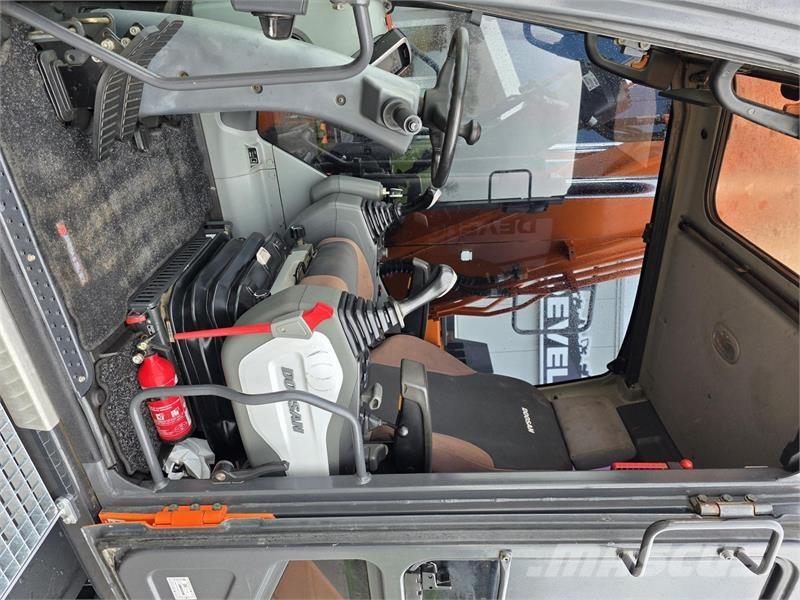 Doosan DX170W-5 Колісні екскаватори