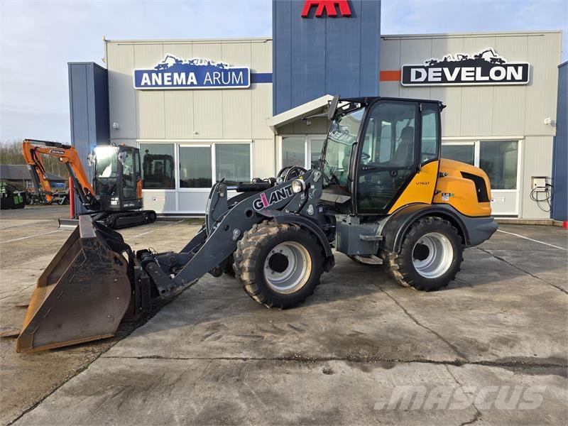 GiANT V761 Фронтальні навантажувачі