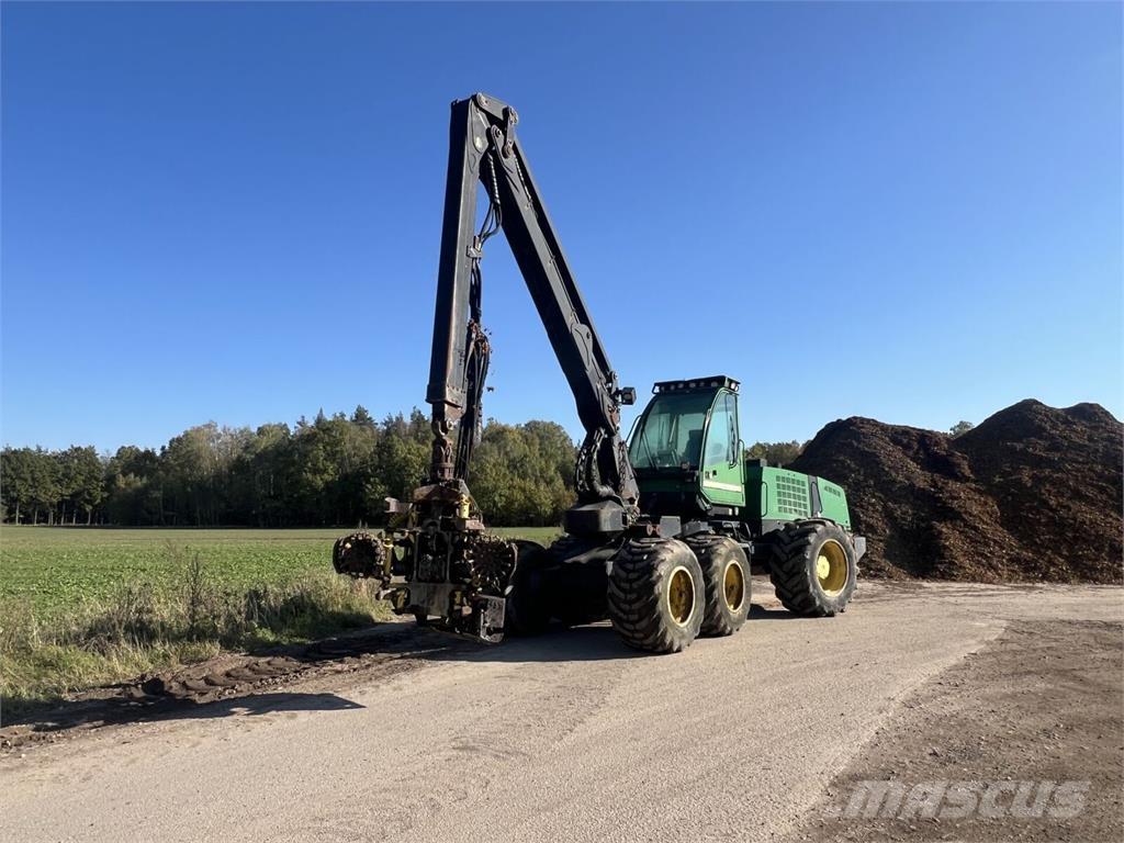 John Deere  Харвестери