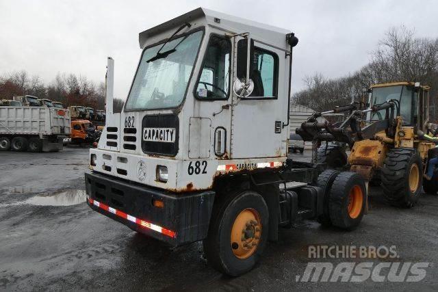 Capacity TJ5000 Термінальні трактори