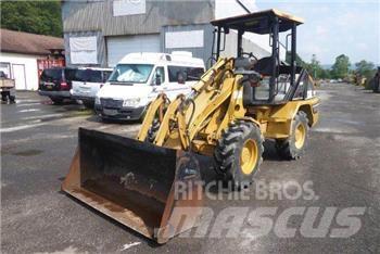 CAT 902 Фронтальні навантажувачі