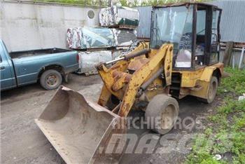 CAT 904B Фронтальні навантажувачі