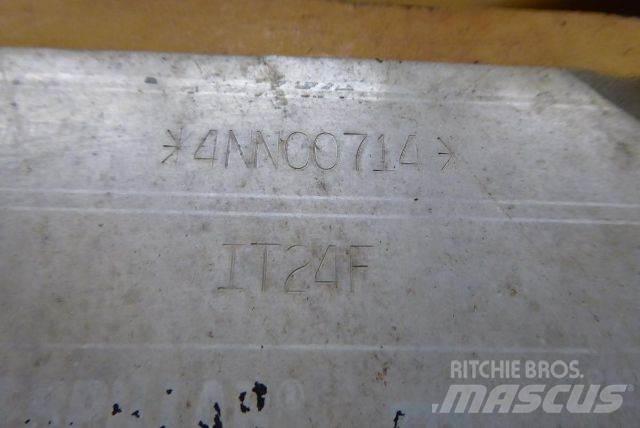 CAT IT24F Фронтальні навантажувачі