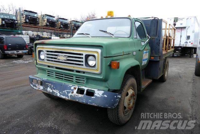 Chevrolet C60 Вантажівки-платформи/бокове розвантаження