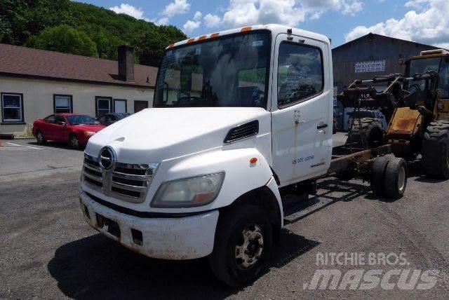Hino 145 Шасі з кабіною