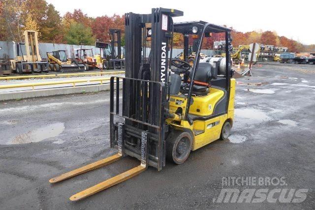 Hyundai 25LC-7A Інше