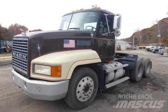 Mack CH613 Шасі з кабіною