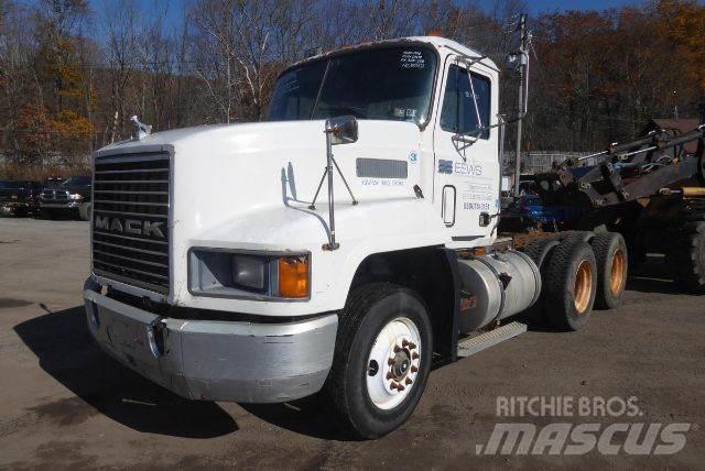 Mack CH613 Шасі з кабіною