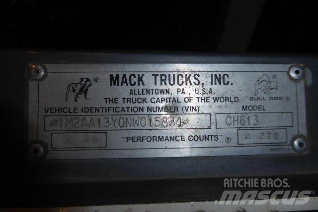 Mack CH613 Шасі з кабіною