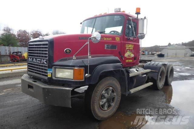Mack CL713 Шасі з кабіною