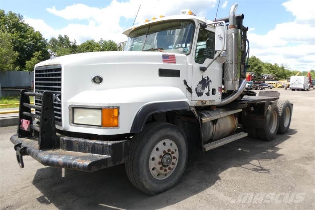 Mack CL733 Шасі з кабіною