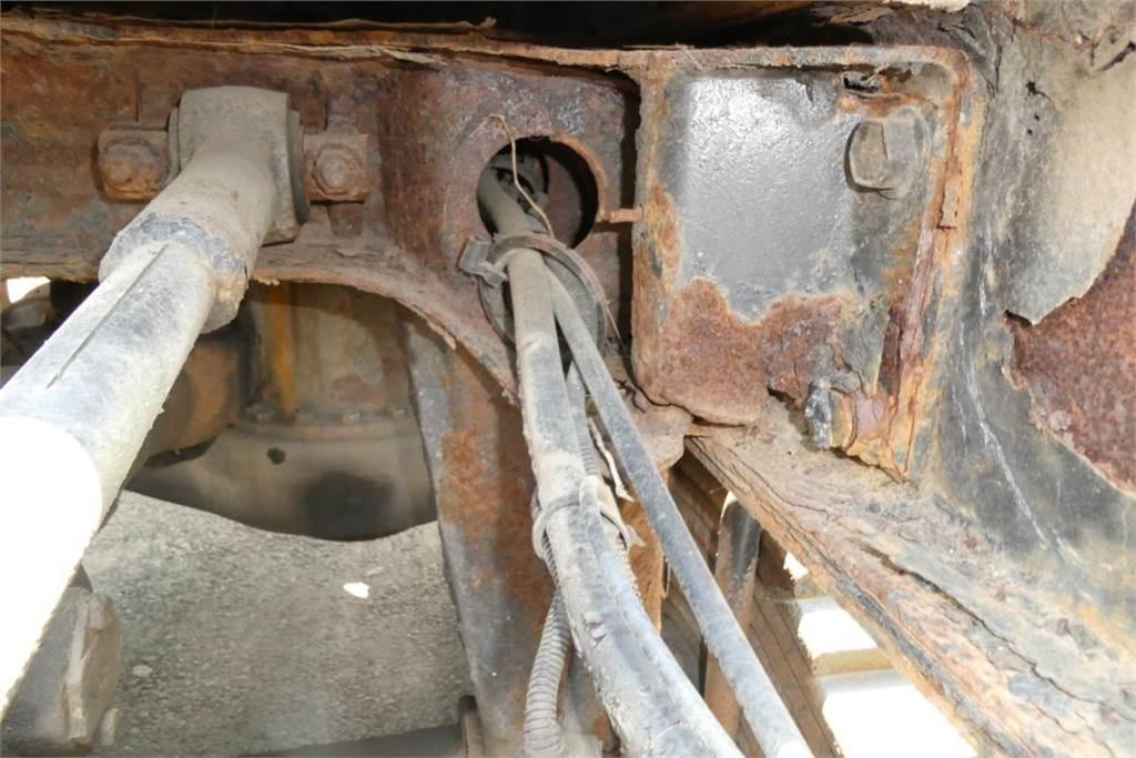 Mack CL733 Шасі з кабіною