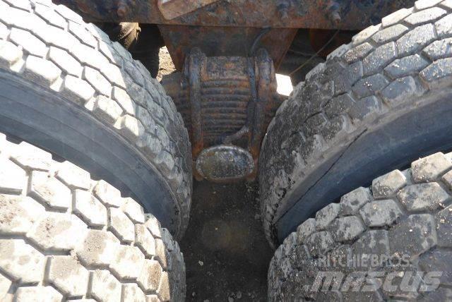 Mack CV713 Шасі з кабіною
