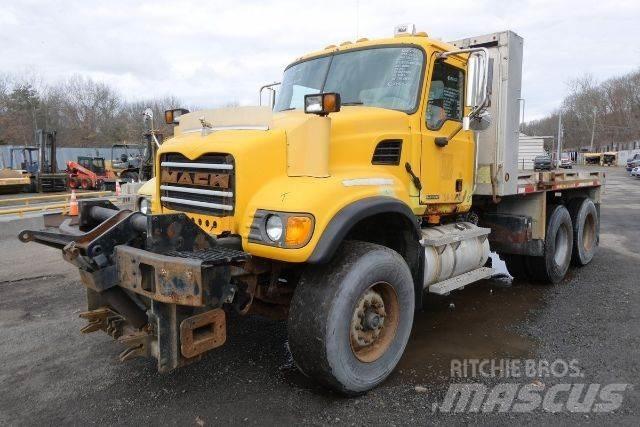 Mack CV713 Вантажівки-платформи/бокове розвантаження