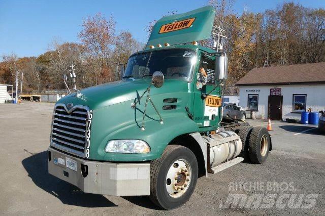 Mack CXN612 Шасі з кабіною