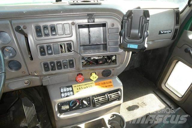 Mack CXN612 Шасі з кабіною