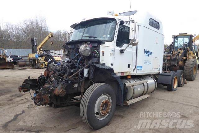 Mack CXN613 Тягачі