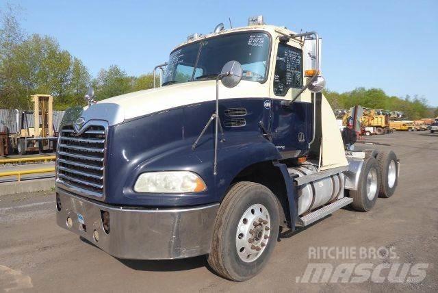 Mack CXN613 Шасі з кабіною