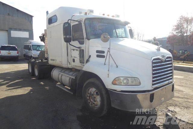 Mack CXN613 Тягачі