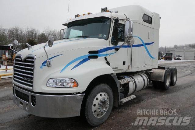 Mack CXU613 Тягачі