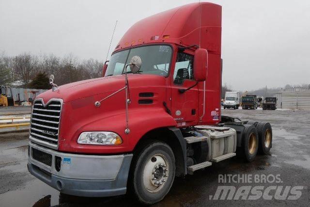 Mack CXU613 Шасі з кабіною