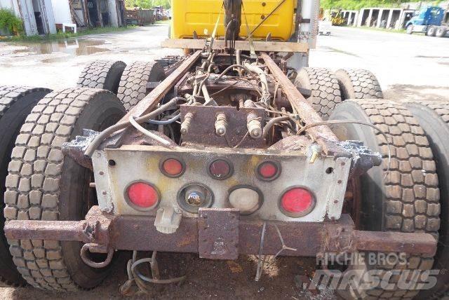 Mack RD688S Шасі з кабіною