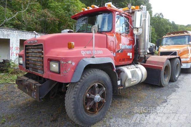 Mack RD688SX Шасі з кабіною