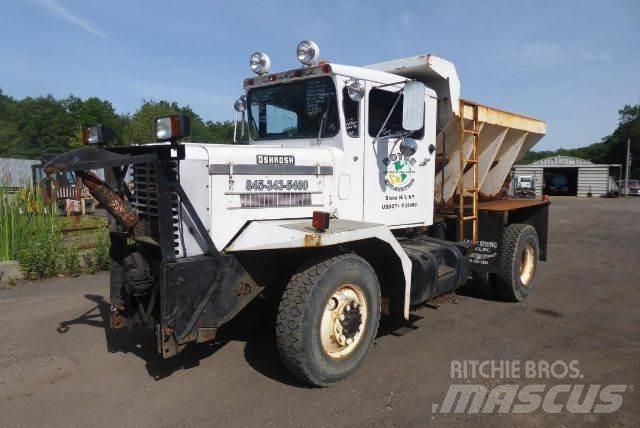 Oshkosh P18232 Шасі з кабіною