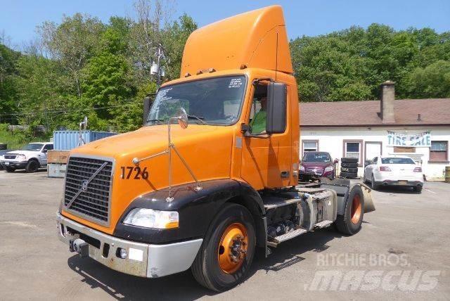 Volvo VNM42T Шасі з кабіною