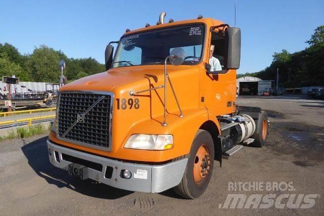 Volvo VNM42T Шасі з кабіною
