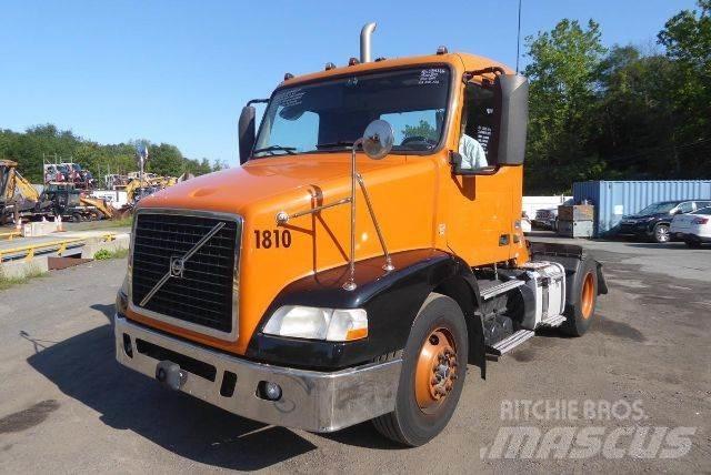 Volvo VNM42T Шасі з кабіною