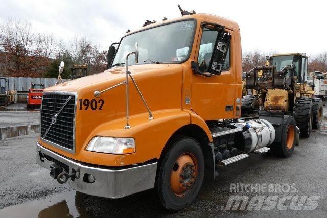 Volvo VNM42T Шасі з кабіною
