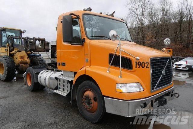 Volvo VNM42T Шасі з кабіною