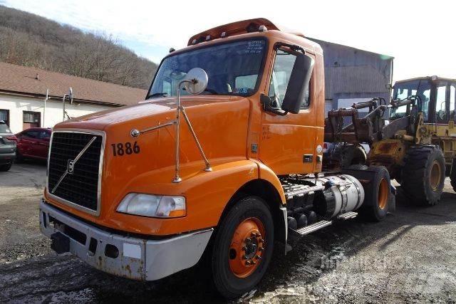 Volvo VNM42T Шасі з кабіною