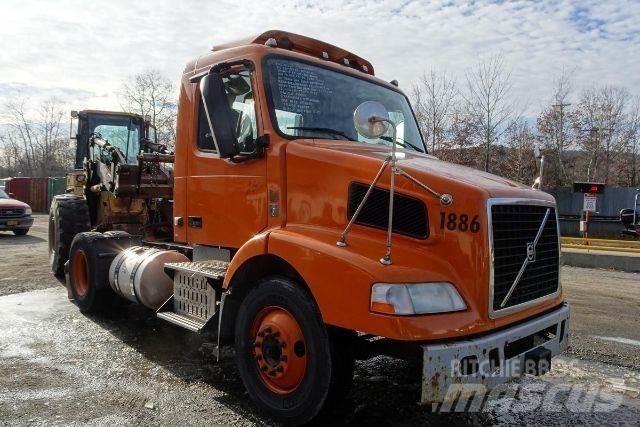 Volvo VNM42T Шасі з кабіною