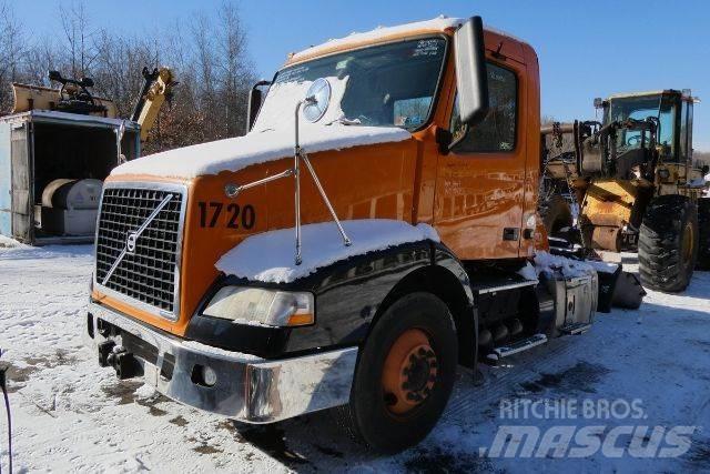 Volvo VNM42T Шасі з кабіною