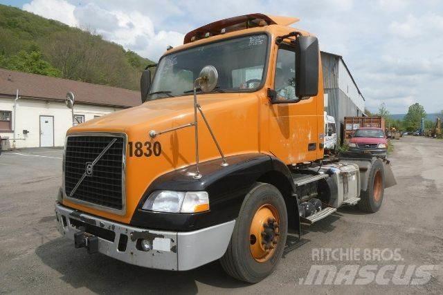 Volvo VNM42T Шасі з кабіною