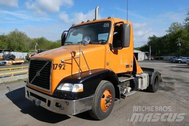 Volvo VNM42T Шасі з кабіною