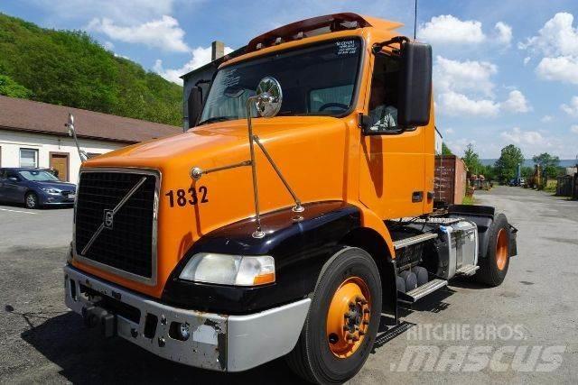 Volvo VNM42T Шасі з кабіною