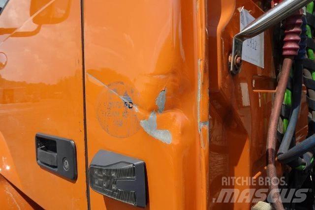 Volvo VNM42T Шасі з кабіною