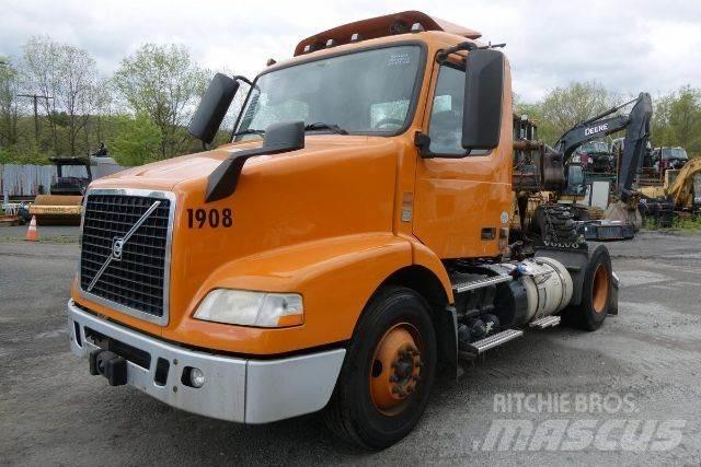 Volvo VNM42T Шасі з кабіною